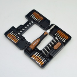 Отвёртка для точных работ со сменными битами BERKUT SPECIALIST BS-SET9137 (37 предметов) в кейсе