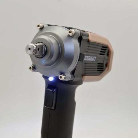 Аккумуляторный ударный гайковерт BERKUT Specialist WAC-700 фото 2