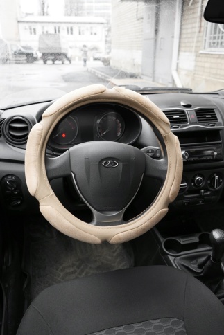 Спонжевая оплетка руля AVS SP-426M-BE ( размер M, бежевый) - Серия "Sponge" фото 7