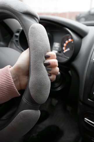 Спонжевая оплетка руля AVS SP-426M-GR ( размер M, серый) - Серия "Sponge" фото 5