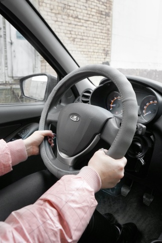 Оплетка на руль (нат. кожа) AVS GL-165L-GR (размер L, серый) - Серия "Classic" фото 4