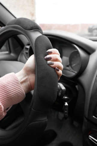 Спонжевая оплетка руля AVS SP-426L-B ( размер L, черный) - Серия "Sponge" фото 5