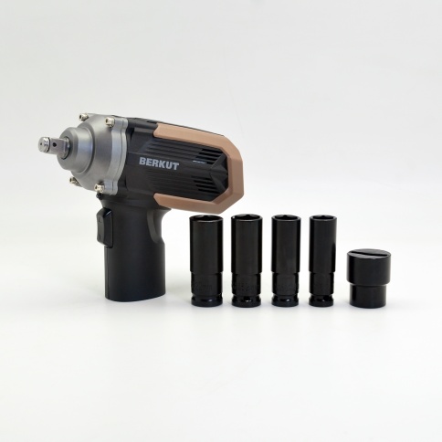 Аккумуляторный ударный гайковерт BERKUT Specialist WAC-700 фото 1