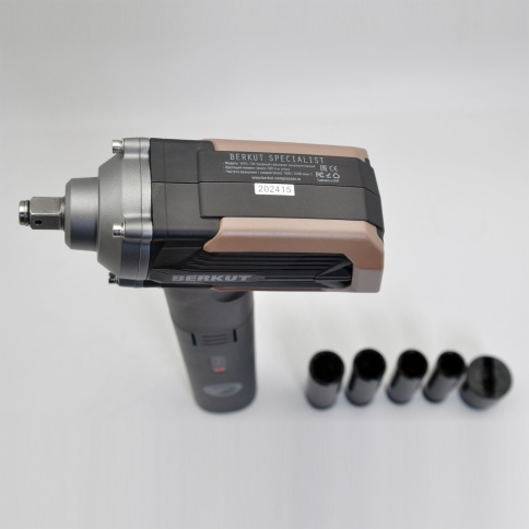 Аккумуляторный ударный гайковерт BERKUT Specialist WAC-700 фото 4