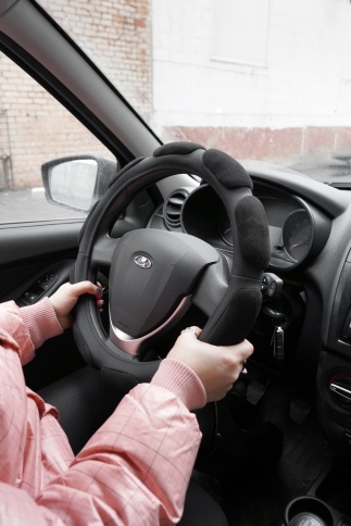 Спонжевая оплетка руля AVS SP-526M-B ( размер M, черный) 10 подушечек - Серия "Sponge" фото 4