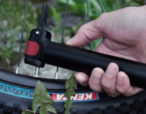 Насос велосипедный, электрический BERKUT Specialist VL-1050 фото 4