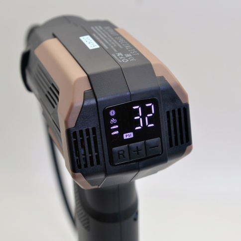 Компрессор автомобильный BERKUT DAC-300 c аккумулятором JSL-18000PP (комплект) фото 3