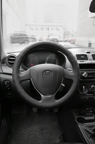 Оплетка на руль D-образная (нат. кожа) AVS DS-296M-B (размер M, черный) - Серия "Classic" фото 5