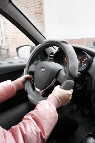 Спонжевая оплетка руля AVS SP-426M-GR ( размер M, серый) - Серия "Sponge" фото 4