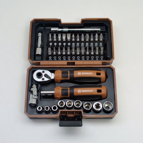 Набор инструментов с трещоткой, битами и головками 1/4 DR, BERKUT BS-SET9538 (38 предметов) в кейсе фото 1