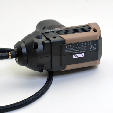 Компрессор автомобильный BERKUT DAC-300 c аккумулятором JSL-18000PP (комплект) фото 8