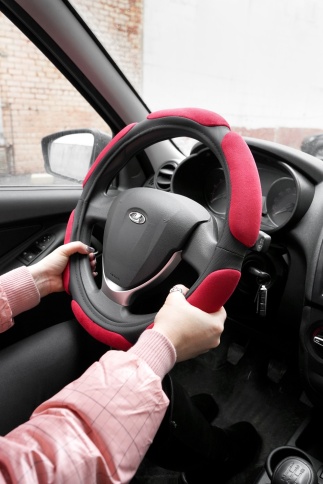 Спонжевая оплетка руля AVS SP-426M-RD ( размер M, красный) - Серия "Sponge" фото 4