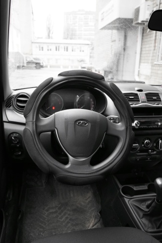 Спонжевая оплетка руля AVS SP-426M-B ( размер M, черный) - Серия "Sponge" фото 7