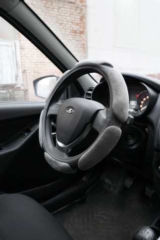 Спонжевая оплетка руля AVS SP-426L-GR ( размер L, серый) - Серия "Sponge" фото 6