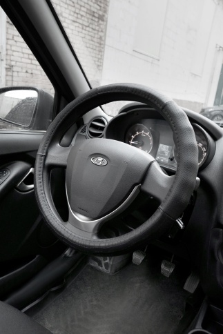 Оплетка на руль (нат. кожа) AVS GL-940M-B (размер M, черный) - Серия "Classic" фото 5